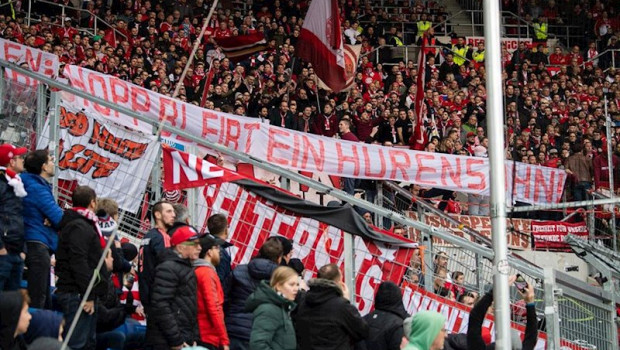 ep pancarta en contra de dietmar hopp en el hoffenheim-bayern