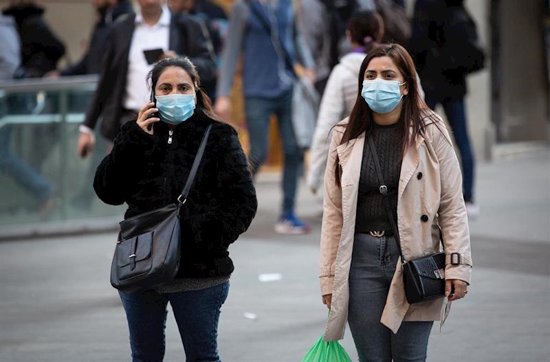 https://img6.s3wfg.com/web/img/images_uploaded/7/d/ep_personas_con_mascarilla_en_barcelona_ante_el_brote_de_coronavirus.jpg