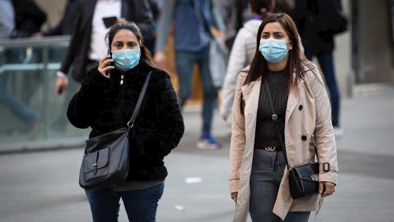 Personas con mascarilla en Barcelona ante el brote de coronavirus | DAVID ZORRAKINO - EUROPA PRESS ep personas con mascarilla en barcelona ante el brote de coronavirus