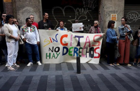 ep personas extranjeras se concentran ante la oficina de extranjeria para denunciar la falta de
