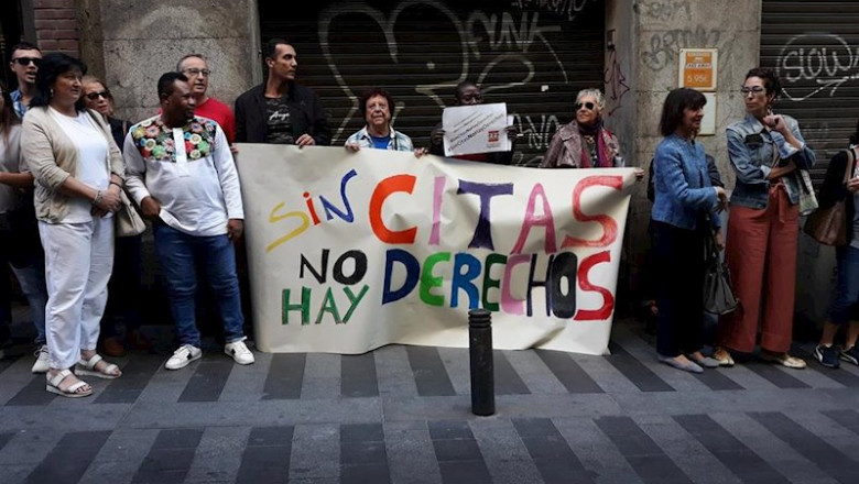 ep personas extranjeras se concentran ante la oficina de extranjeria para denunciar la falta de ep personas extranjeras se concentran ante la oficina de extranjeria para denunciar la falta de