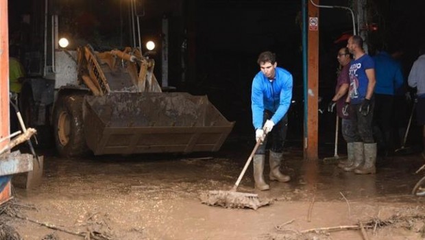 ep rafa nadal ayudalas laboreslimpiezalas inundacionesmallorca