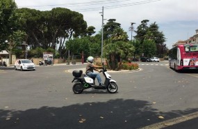 ep un trabajador municipal conducemoto electricasant feliullobregat