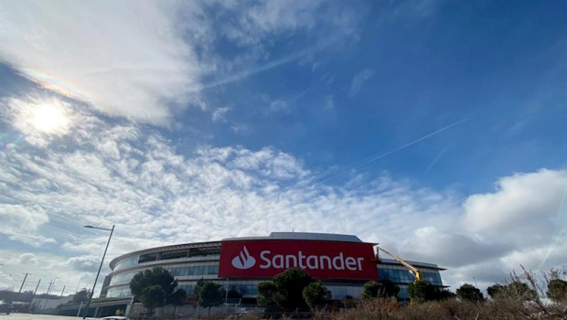ep uno de los edificios de la ciudad financiera del grupo santander cerca de la localidad madrilena
