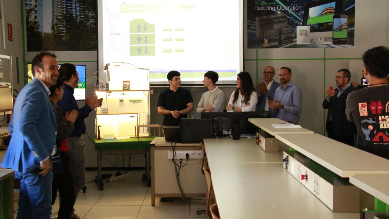 schneider electric inaugura su aula formativa en el colegio salesianos atocha de madrid jpg 