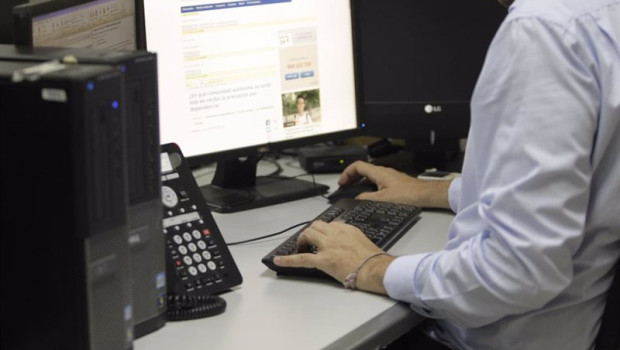 ep archivo trabajador oficina teclado ordenador ep archivo trabajador oficina teclado ordenador