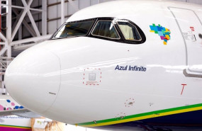 ep archivo   un avion de la aerolinea brasilena azul