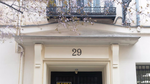 ep archivo un cartel de se alquila en el portal de un edificio de una calle de madrid ep archivo un cartel de se alquila en el portal de un edificio de una calle de madrid