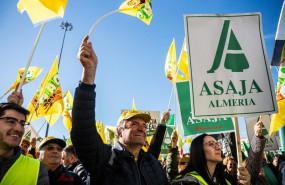 ep archivo   varias personas durante una protesta de agricultores y ganaderos