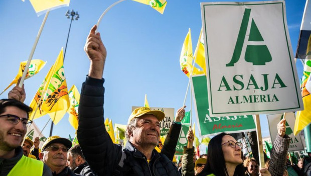 ep archivo   varias personas durante una protesta de agricultores y ganaderos