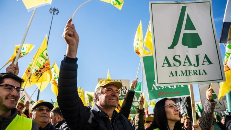 Archivo - Varias personas durante una protesta de agricultores y ganaderos | Matias Chiofalo - Europa Press - Archivo ep archivo varias personas durante una protesta de agricultores y ganaderos