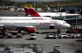 ep aviones de iberia express en la terminal t4 del aeropuerto de madrid-barajas adolfo suarez ep aviones de iberia express en la terminal t4 del aeropuerto de madrid-barajas adolfo suarez