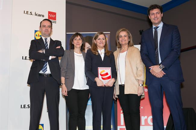 Báñez en la entrega del sello de adhesión a Lidel en el programa EEEJ | LIDL ep banezla entregaselloadhesionlidelprograma eeej