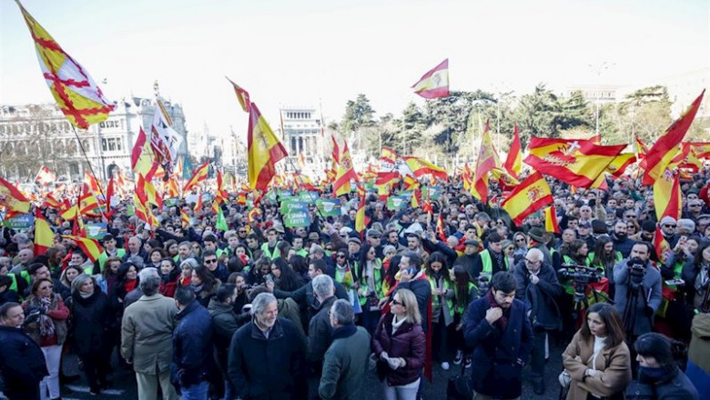 Concentración convocada por la plataforma 'España Existe' frente al Ayuntamiento de Madrid para reivindicar la identidad de España | Ricardo Rubio - Europa Press ep concentracion convocada por la plataforma espana existe frente al ayuntamiento de madrid para