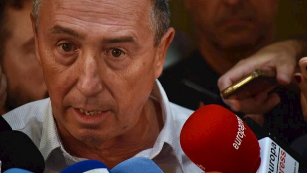 ep el diputado de compromis en el congreso joan baldovi atiende a los medios tras la reunion con el