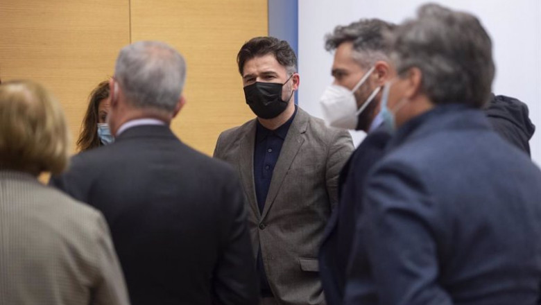El portavoz parlamentario de ERC, Gabriel Rufián a su llegada a una Comisión del Congreso | EUROPA PRESS/A.Ortega.POOL - Europa Press ep el portavoz parlamentario de erc gabriel rufian a su llegada a una comision del congreso