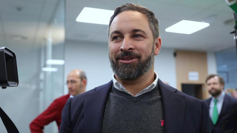 El presidente de Vox, Santiago Abascal, se dirige sonriendo a ofrecer una rueda de prensa en la sede de su partido un día después de los buenos resultados obtenidos en las elecciones, en Madrid (España), a 11 de noviembre de 2019. | Jesús Hellín - Europa Press ep el presidente de vox santiago abascal se dirige sonriendo a ofrecer una rueda de prensa en la