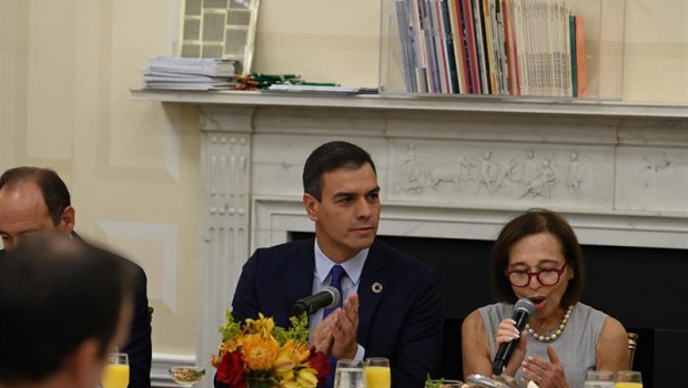 ep el presidente del gobierno en funciones pedro sanchez sigue la intervencion de la presidenta de