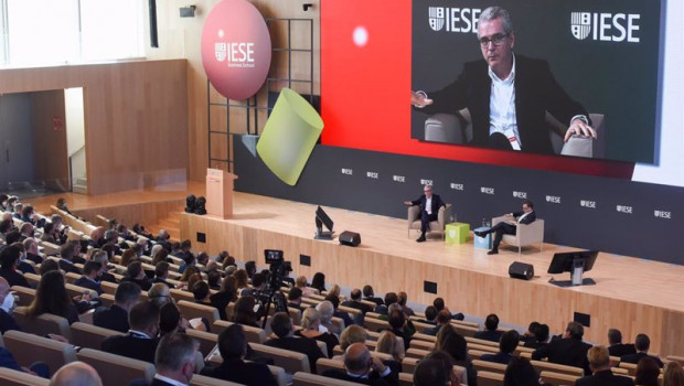 ep el presidente ejecutivo de inditex pablo isla i debate junto al presidente de mckinsey iberia