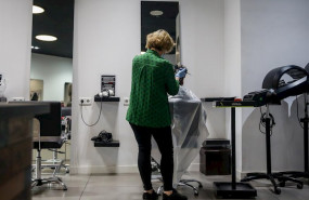 ep embajadores 3 madrid abierta durante el dia 51 del estado de alarma tine el pelo a una clienta