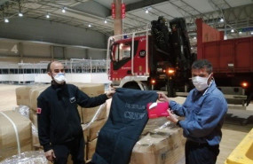 ep iberia dona 500 mantas y 540 kits de aseo para el hospital temporal fira salut para enfermos de