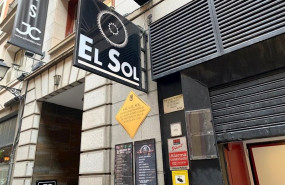 ep imagen de la placa conmemorativa en homenaje a la contribucion musical de la sala madrilena el
