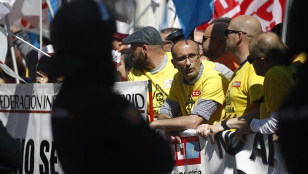 ep incidentes ente trabayadoreslalcoala policia entel congresuun manif