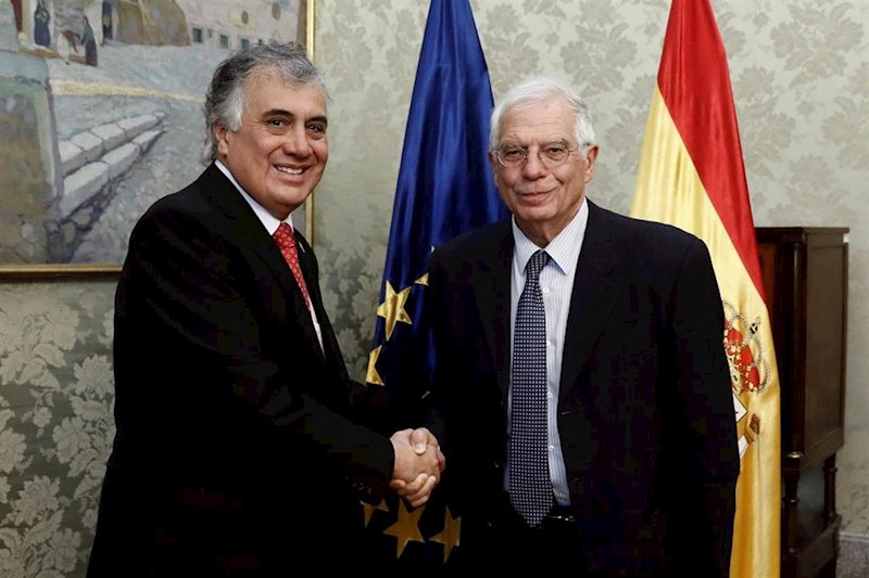 ep jorge ramiro tapia y josep borrell el viernes 18 de noviembre