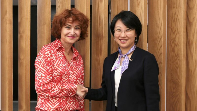 La consejera delegada de ICEX, María Peña, y la presidenta de Alibaba Global Business Group, Angel Zhao, tras la firma del acuerdo | ICEX ep la consejera delegada de icex maria pena y la presidenta de alibaba global business group angel