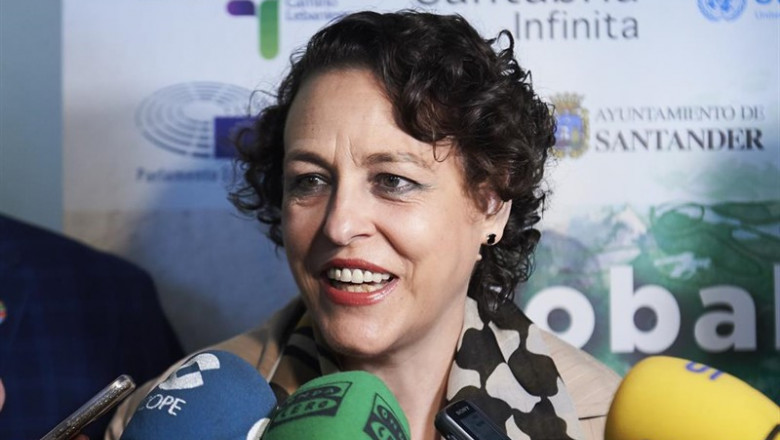 La ministra de Trabajo en funciones, Magadalena Valerio, atiende a los medios de comunicación, a su llegada a la inauguración del IV Foro de Jovenes Líderes Mundiales, Global Youth Leadship Forum, en Santander (España), a 23 de septiembre de 2019. | Juan Manuel Serrano Arce - Europa Press ep la ministra de trabajo en funciones magadalena valerio atiende a los medios de comunicacion a su