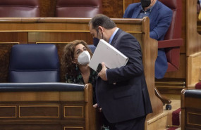 ep la ministra portavoz y ministra de hacienda maria jesus montero conversa con el ministro de