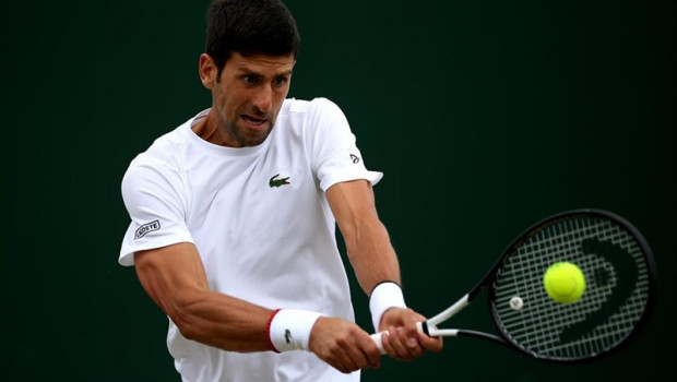 ep novak djokovic ejecutagolpeun entrenamiento