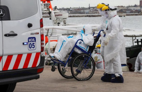 ep personal sanitario atiende a un paciente de coronavirus en la capital de uruguay montevideo ep personal sanitario atiende a un paciente de coronavirus en la capital de uruguay montevideo