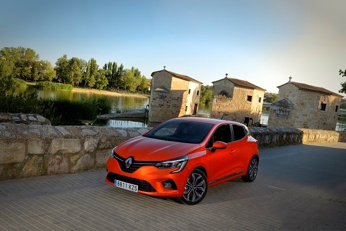 Renault se hunde tras su profit warning y arrastra a CIE, Gestamp...