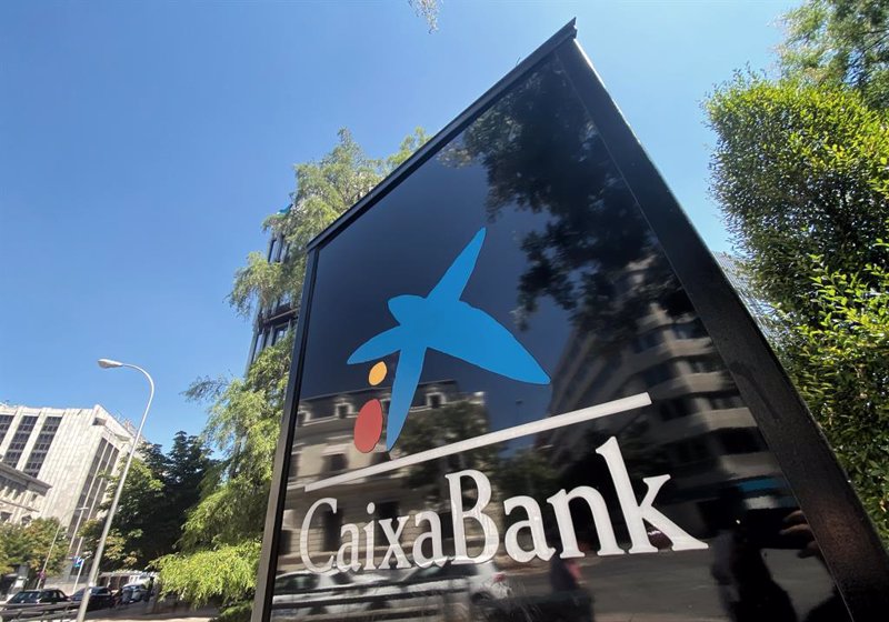 CaixaBank consigue cumplir los nuevos requisitos de capital y mantiene su refuerzo