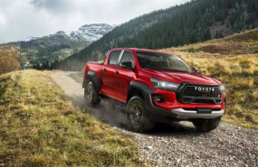ep toyota lanza la nueva gama de su pick up hilux con dos acabados desde 38100 euros