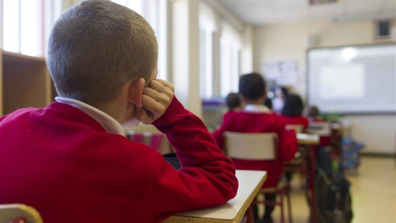 Un alumno atiende en clase en un colegio de Madrid. | EUROPA PRESS - Archivo ep un alumno atiende en clase en un colegio de madrid