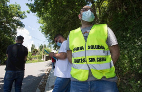 ep un miembro del comite de empresa de alcoa san cibrao porta un chaleco en el que se lee enerxia