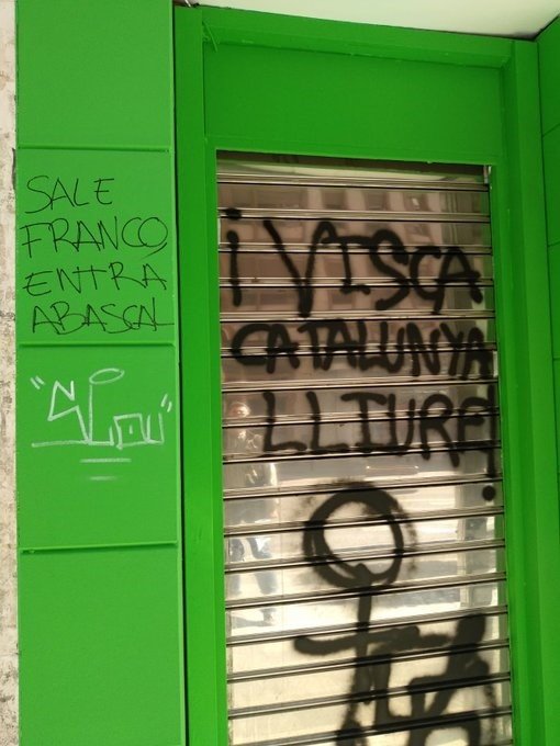ep vox denuncia ante la policia pintadas con amenazas de muerte hacia abascal aparecidas en su se de