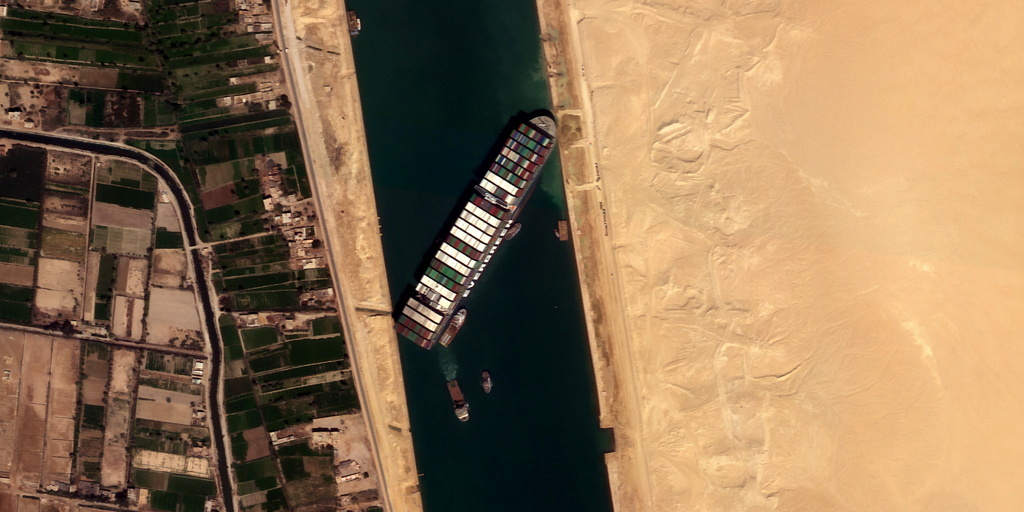 El Ever Given vuelve a navegar tras pasar más de 100 días retenido en el Canal de Suez