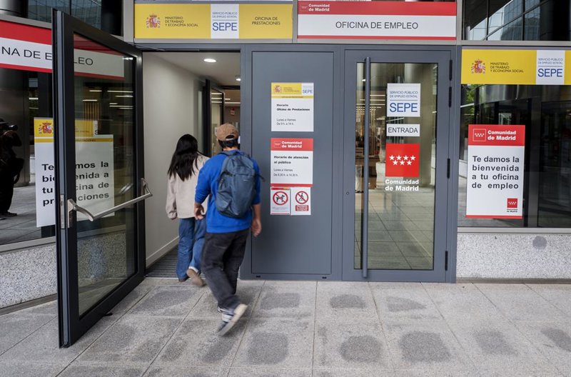 El paro sube en 231.500 personas en el primer trimestre, con 170.300 ocupados menos