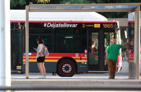 ep archivo   autobus del servicio municipal en el centro de sevilla a 1 de agosto de 2024 en sevilla