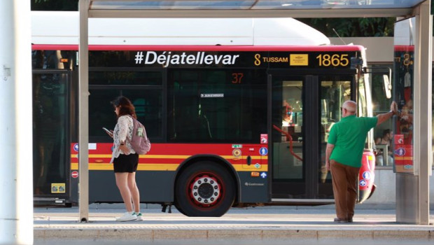 ep archivo   autobus del servicio municipal en el centro de sevilla a 1 de agosto de 2024 en sevilla