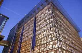ep archivo   banderas de la ue ondean a media asta frente al consejo europeo en senal de luto por
