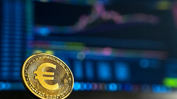 ep archivo   caixabank pone a disposicion de sus clientes la compraventa de dos instrumentos