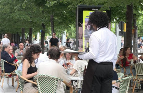 ep archivo   gente en la terraza de un bar en zaragoza