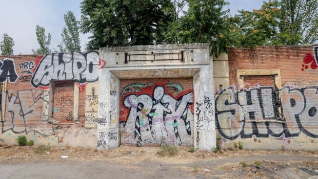 ep archivo   muro perteneciente a la zona de la operacion campamento zona de la a 5