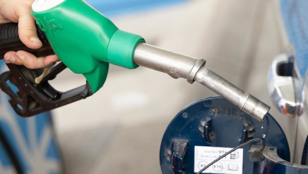 ep archivo   repostaje en una gasolinera a 3 de marzo de 2026 en madrid espana la guerra en iran ha