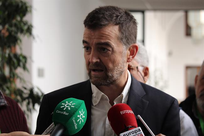 El coordinador general de IU Andalucía, Antonio Maíllo, atiende a los medios | EUROPA PRESS/IULV-CA ep coordinador generaliu andalucia antonio maillo atiendelos medios
