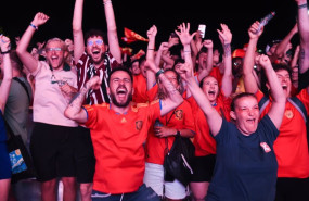 ep decenas de aficionados se concentran para ver la final en el puente del rey a 14 de julio de 2024